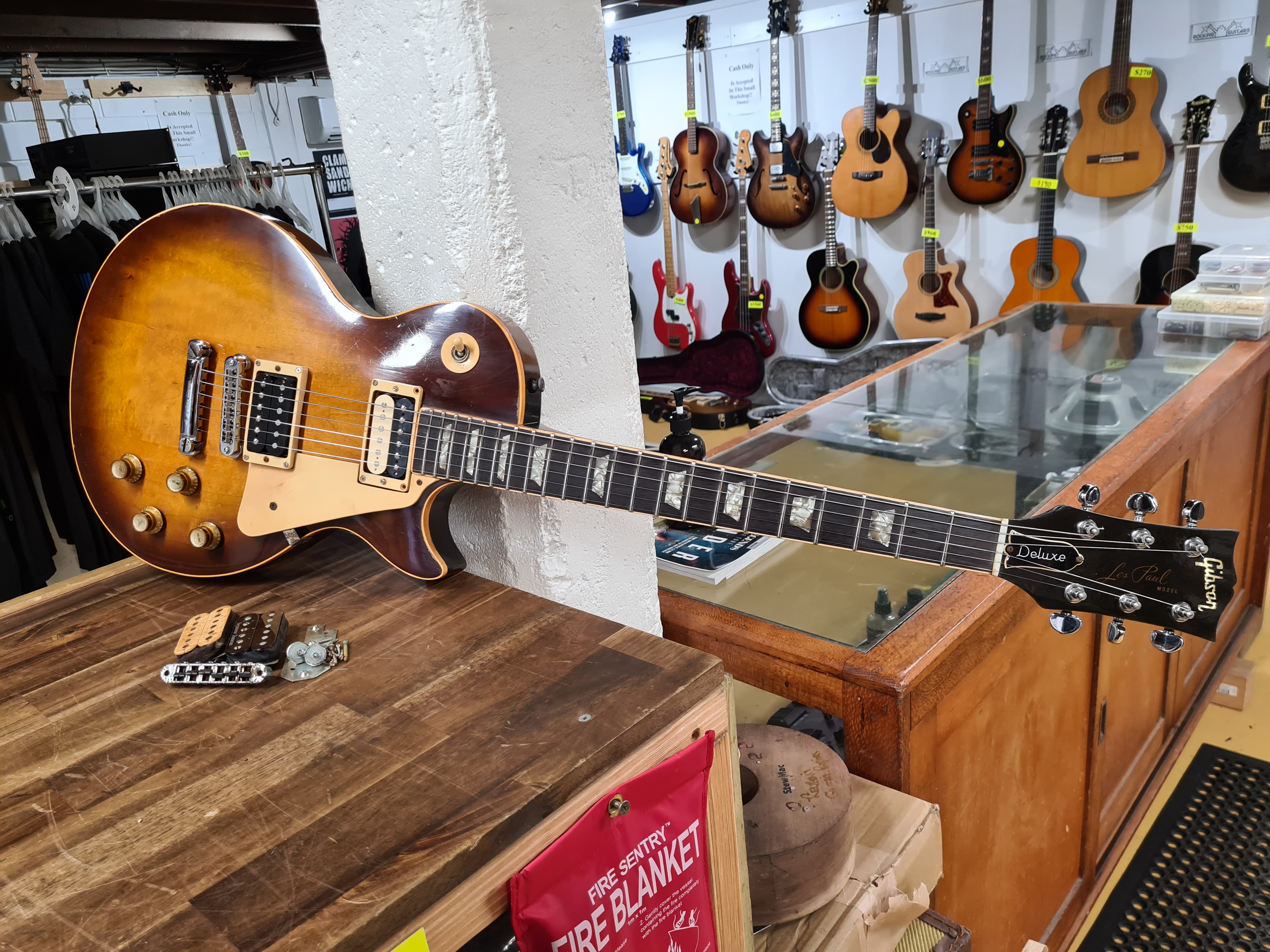 1978 Gibson LP Deluxe (New Pickups Fitted)