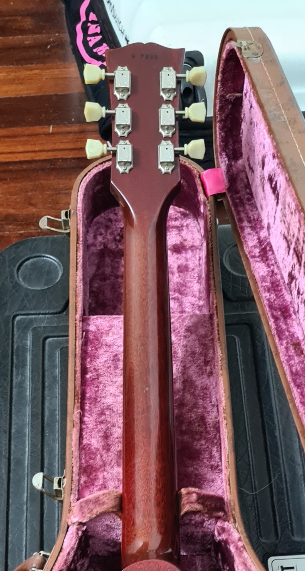 Gibson 2007 R9 Back Of Neck Pic