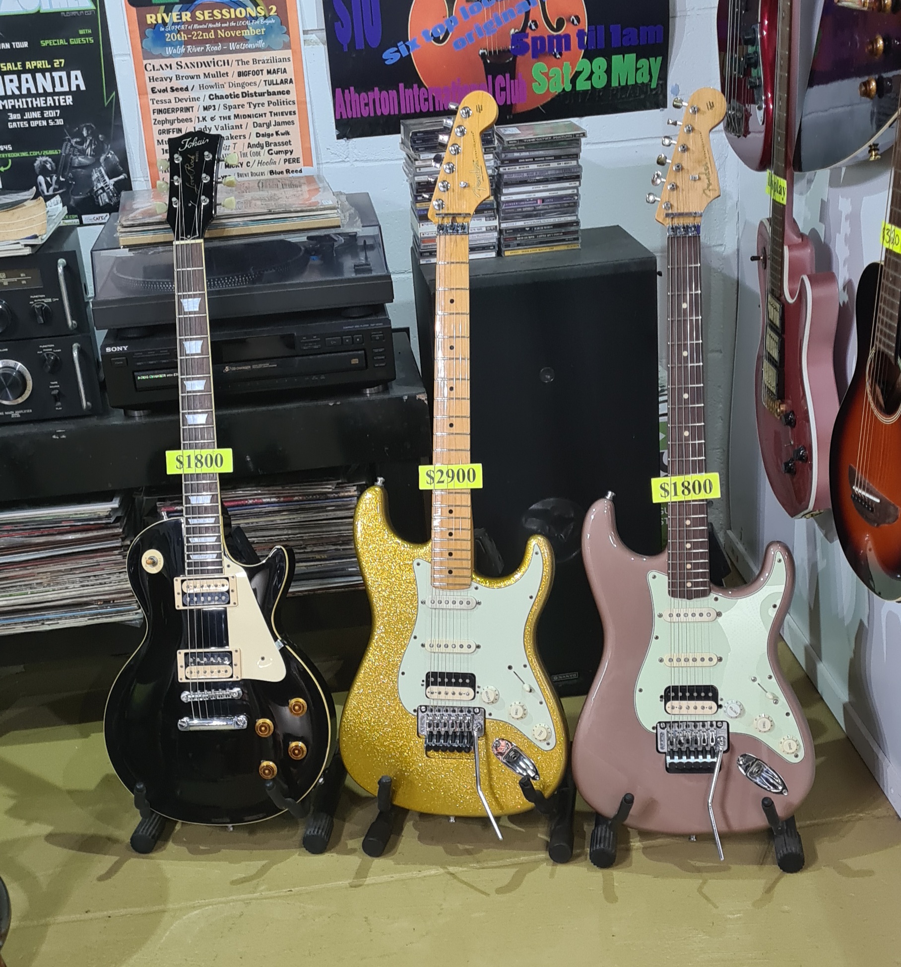 Tokai Japan Les Paul, Fender Pro2 Strat Modified, Fender Vintera Strat Modified.