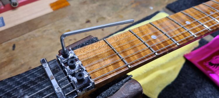 Restring Your Floyd Rose - Unlocking Lock Nut Clamps