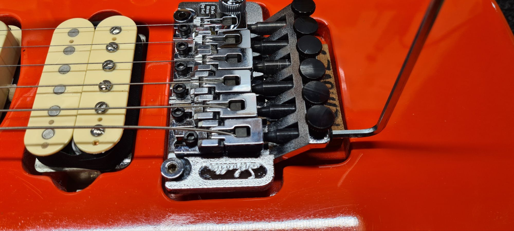 Restring Your Floyd Rose - Unlock The Bridge Saddle Block