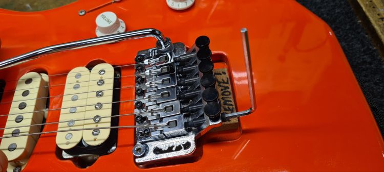 Restring Your Floyd Rose - Unlock the Bridge Saddle Block