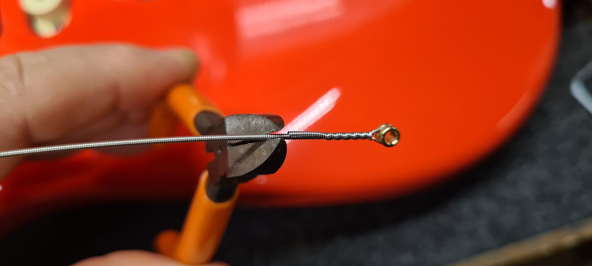 Restring Your Floyd Rose - Cut Off The Ball End