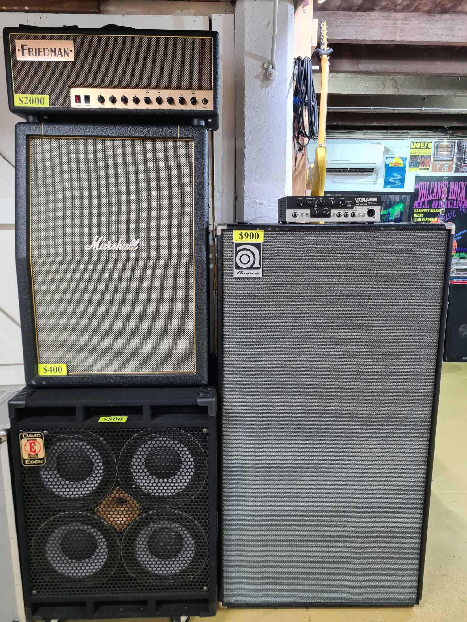 Freidman Runt 50 Head, Marshall Studio 2x12, Ampeg 8x10, Eden 4x12.