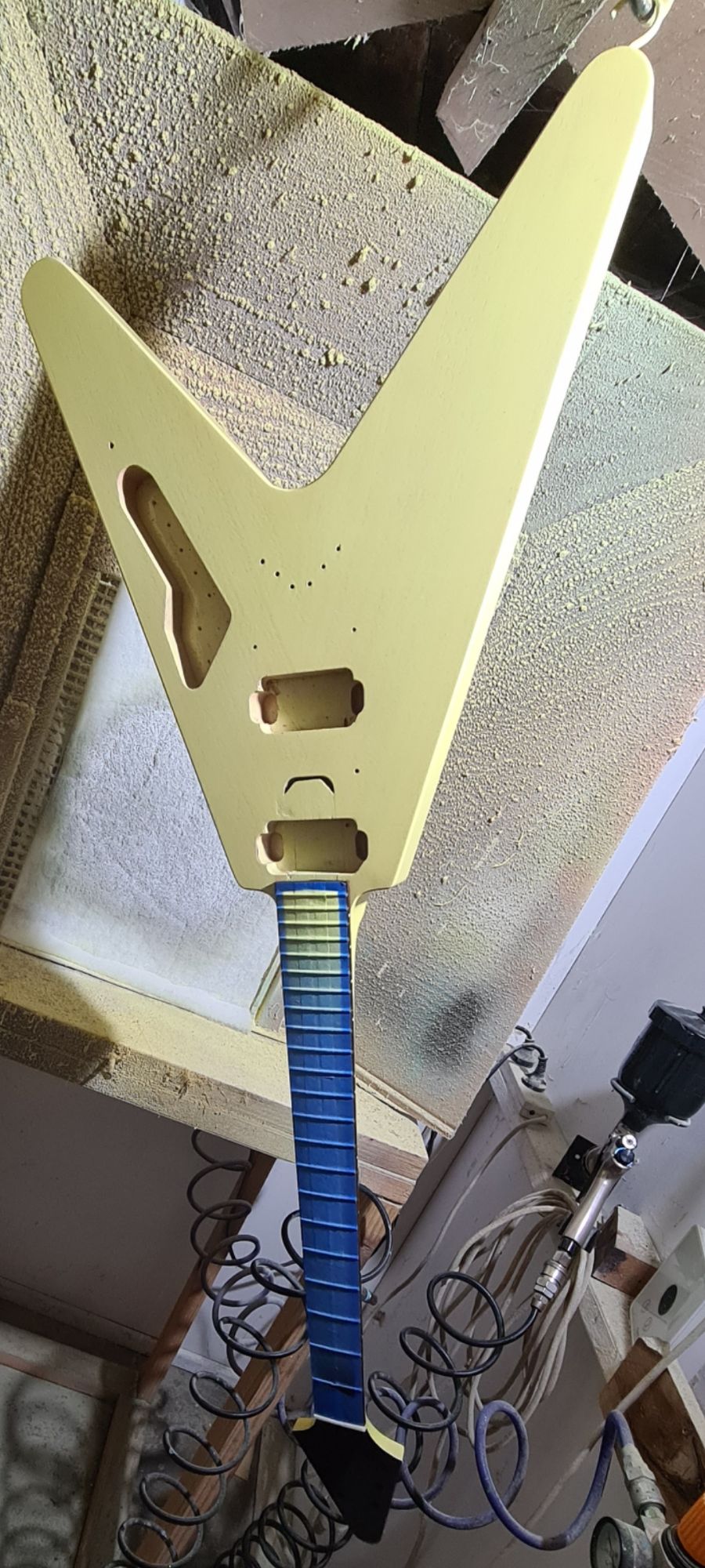 Vintage Style Vee in Pale TV Yellow